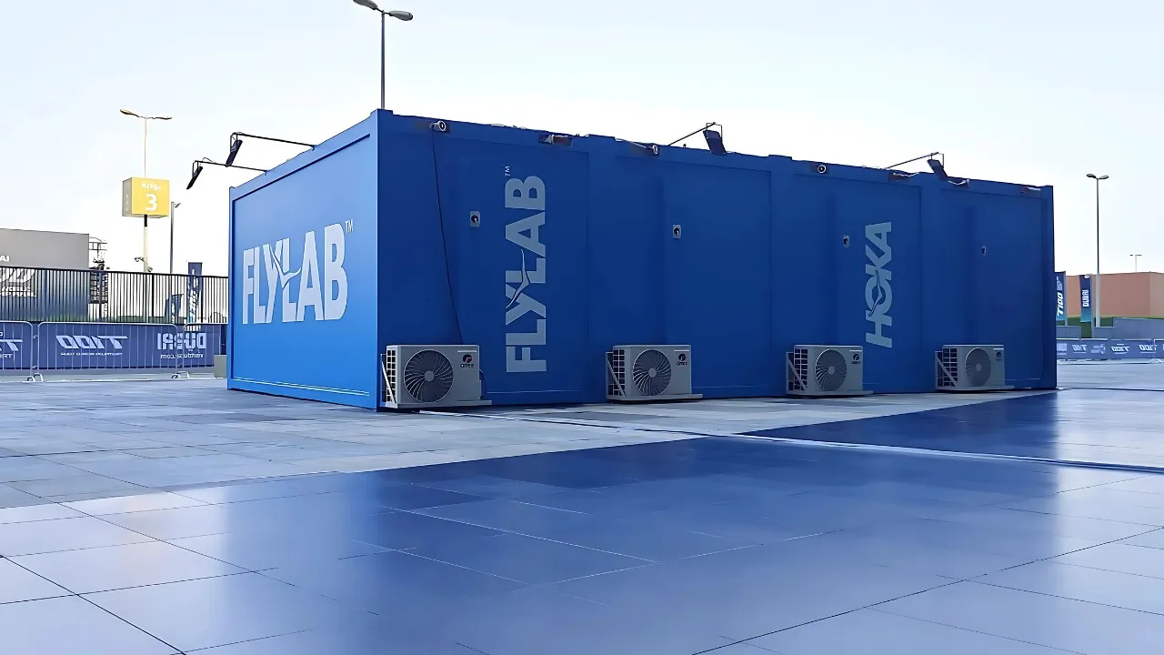 container pop up shop made using modular mobile container